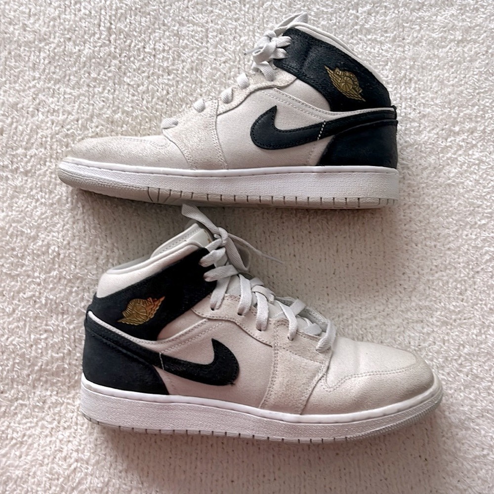 AIR JORDAN: MID